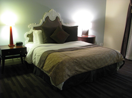 Alexis Hotel - Bed
