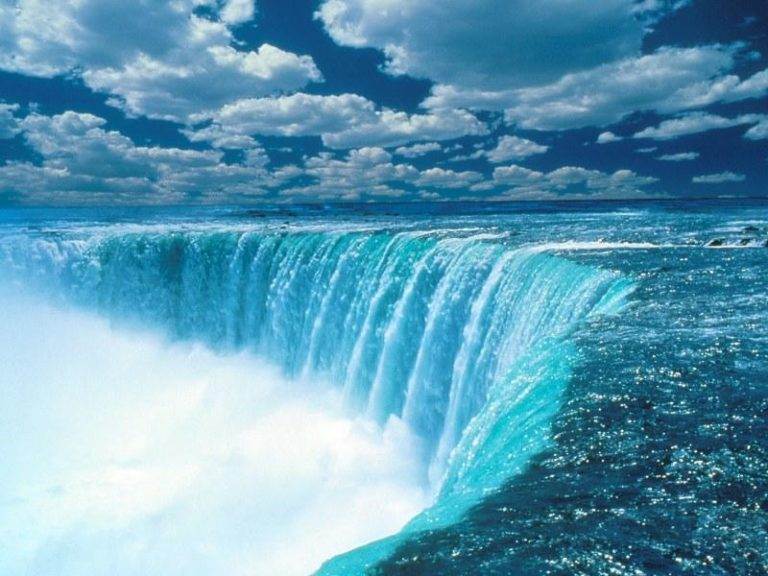 Niagara falls in Canada showcases its place on the map.