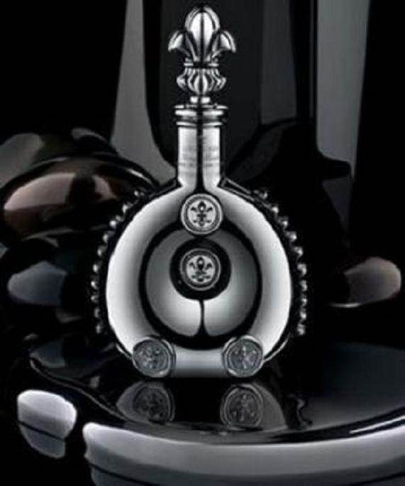 A silver bottle with a diamond on top to Celebrate Christmas