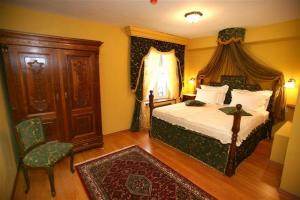 A bed or beds in a room at St. Martin's hotel in Trogir, Croatia.