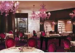 A restaurant with purple chairs and chandeliers: Reflets par Pierre Gagnaire.