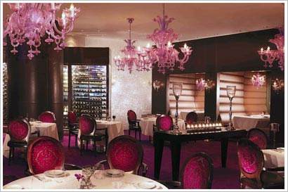 A restaurant with purple chairs and chandeliers: Reflets par Pierre Gagnaire.