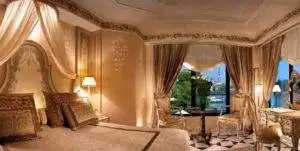 venice-italy-hotel-cipriani-suite